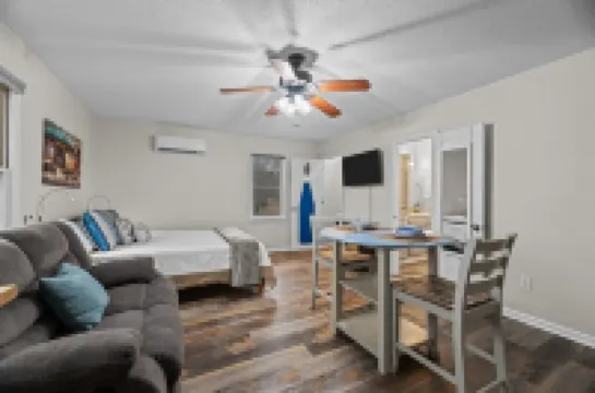 Renovated Rustic Charm!