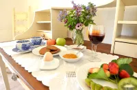 WONDERFUL FARMHOUSE " IL CASALE DEL GELSO" NEAR ROME AND THE SEA.