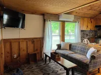 COZY CABIN ON THE CREEK