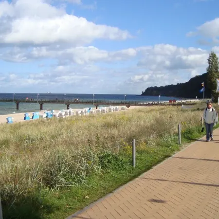 Close to the beach and with sea views, apartment in a quiet, central location