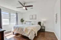 The Yan- fam friendly 4 bedroom Hôtels à proximité de : Velocity Air Sports