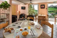 Brit Hotel Essentiel Saint-Flour - Desayuno