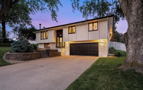 Omaha Oasis! Pool, Hot Tub, Mini Golf, Bar, Games Hotels in Douglas County