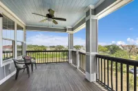 4 BR/4 Ensuite Bath/Games/Walk to Beach & Heated Pool / Spa