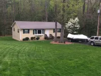 Lake Gaston Cabin in the Woods Hotels in Bracey