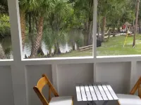 Charming Waterfront Cottage Hotels in DeSoto County