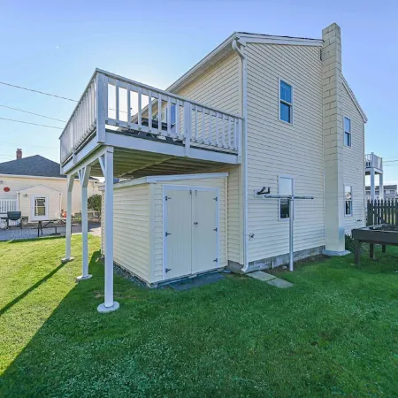 Second Floor Apartment Across from the Beach with Private Access to Beach!!!