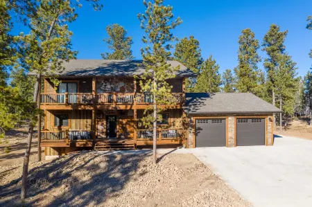 Stunning New Cabin in Powder House Pass with Hot Tub & Theater Room