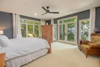 Firefly Bay - Amazing Views, Hot Tub, Main Lake, Pet Friendly