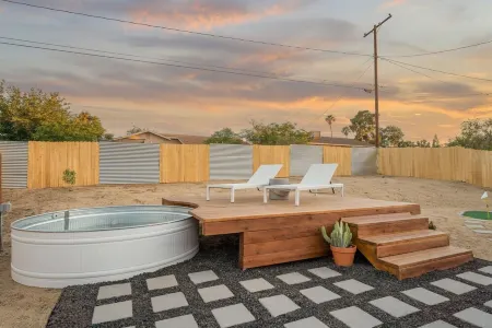 The Palo Santo | Cowboy Pool, Sauna, Putting Green