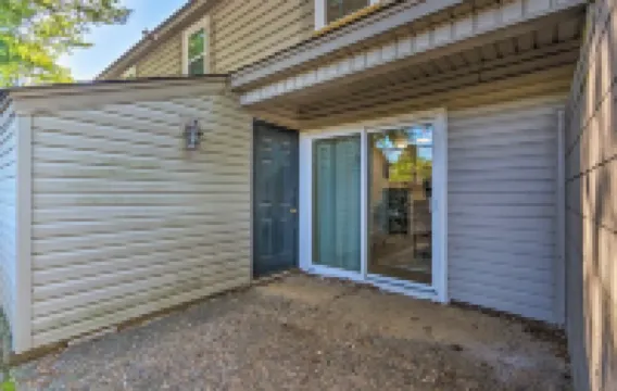 Great location! 2-BR with queen bed near UAMS, Little Rock with WiFi, AC