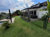 Moni's chicken farm Pure nature Outdoor pool for shared use Hotels in Nettetal