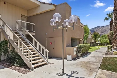 Mid Century Escape. Envious location. Отели рядом с достопримечательностью «Муртен Ботаникал Гарден»