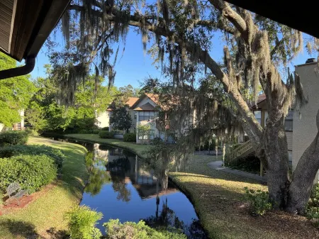 New kitchen & bathrooms! 3 bedroom condo within walking distance to Village. Отели рядом с достопримечательностью «St Simons Island»