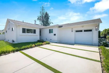 King Suite / Free Heated Pool / BBQ / Newly Renovated Отели рядом с достопримечательностью «Национальный исторический парк Лос Энсинос»