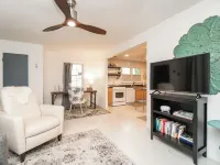 Cozy golden gate cutie Hotels in Gilmer
