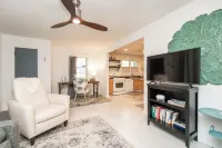 Cozy golden gate cutie Hotels in Gilmer