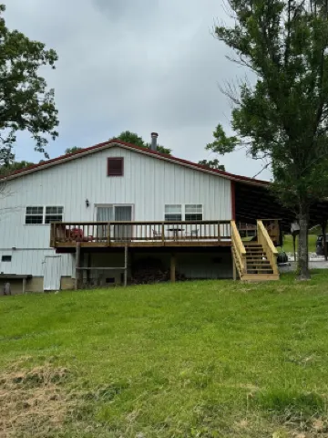 Lake Front charming 2-bedroom house, at Rough River Lake.