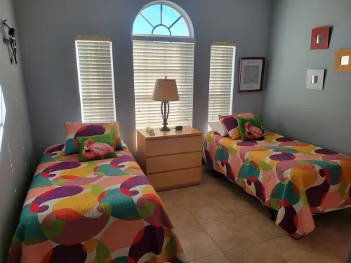 Magical Family Friendly Pool and Lake House