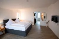 AP 6 Zimmer mit Kingsize-bett und Seeblick