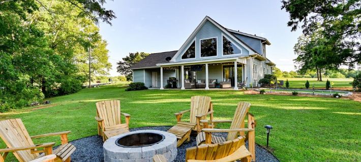 Walk to Dinner! Waterfront, Updated, Prime Location - Back Home Oconee Hotels in Putnam County