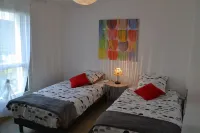 House between land and sea, 10 minutes' walk from the beach and GR34.