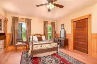 Incredible White Mountains 7 Bedroom 7 Bath Historical Home! Hotels near Muddy Paw Sled Dog Kennel