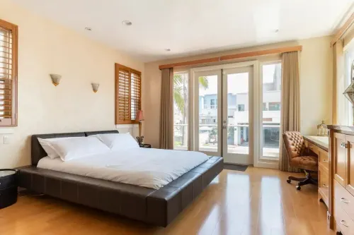 Life’s a beach…house with gorgeous ocean&pier views. A few steps to the waves.,.