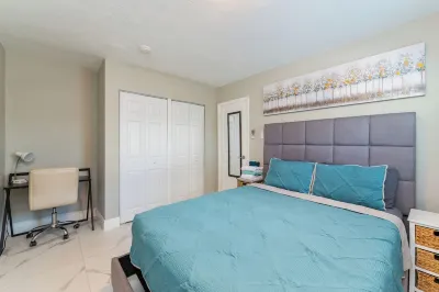 Sunlit Oasis: 1BR APT - Steps to the Beach!