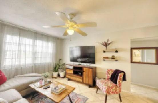 Beautiful Condo in Dunedin. 5 min from the beach!