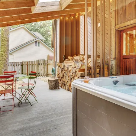 Mt. Hood Alpine Chalet w/ hot tub, kid & dog friendly
