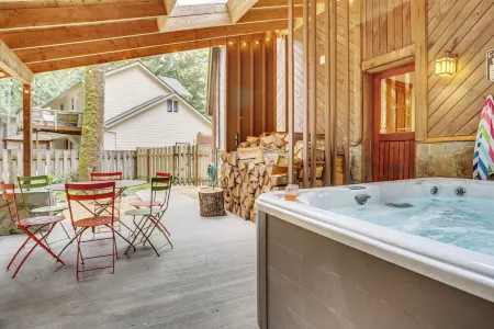 Mt. Hood Alpine Chalet w/ hot tub, kid & dog friendly