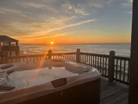 Luxury Beachfront Oasis with hot tub on Dauphin Island, 4bd/2bth - Waterbirds