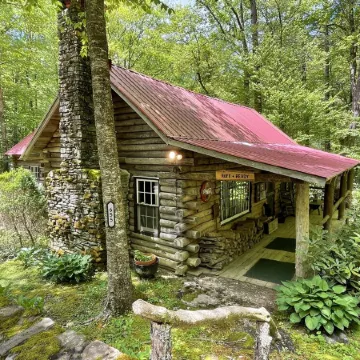 Tripps Cabin- Quaint cabin a mile from downtown Highlands!
