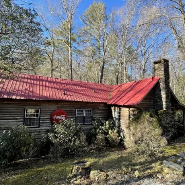 Tripps Cabin- Quaint cabin a mile from downtown Highlands!