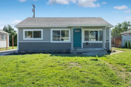 Modern, Sleek, Comfortable & Pet Friendly!