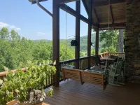 Luxury Condo w/ Mountain View, Full Kitchen, W&D, Garage and No Steps to get in!
