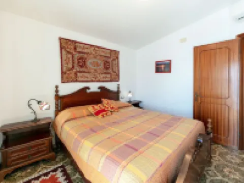 Up to 5 guest house above the Cliff House Hotels in Corniglia