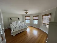 Spacious 2 Bedroom Apartment-Just Steps to Thames St & Waterfront!