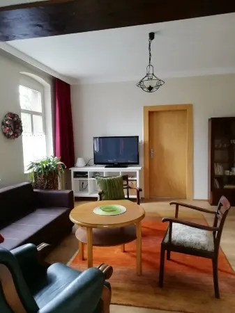 small oasis in Radebeul (for 4 persons) Отели рядом с достопримечательностью «Sächsisches Staatsweingut Schloss Wackerbarth»