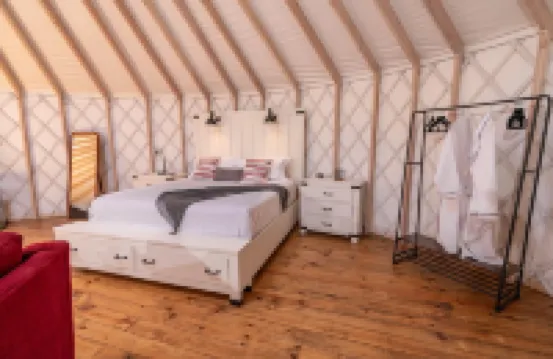 Love Bird Yurt/Cold A/C!! Hot Tub/Medina River/Couples Yurt/Close to Town!