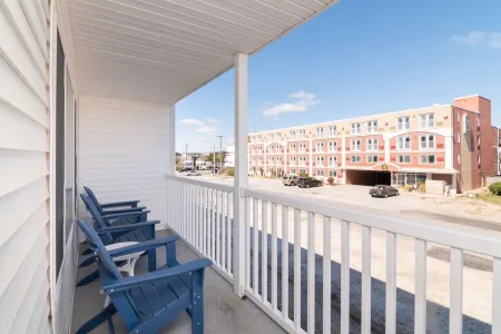 Ocean Block Condo -  Walk to the Beach - 3Br - SaltWater Pool Отели рядом с достопримечательностью «Дьюи Бич»