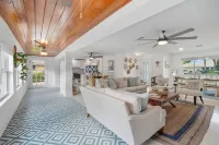 Heated Pool-Oversized Master - Close to Beach - Centrally Located 4 Bed / 3 Bath