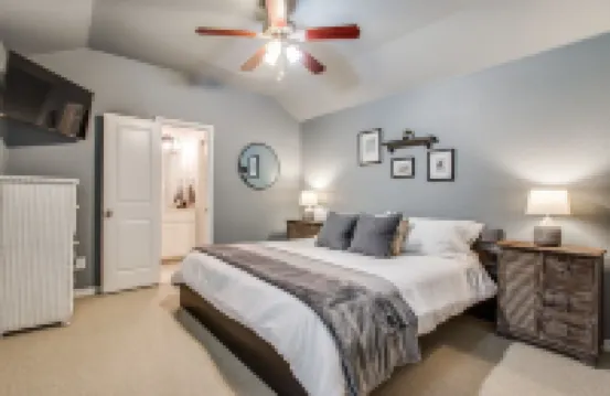 Panther City Paradise ~ Resort Pool & Spa! Close to Everything FW Offers!