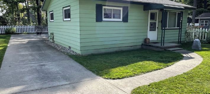 Houghton Lake cabin with garage game room lounge. No cleaning fees. デントン・タウンシップのホテル