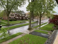 The Antique Reno is walking distance to the Falls and in a historic area.