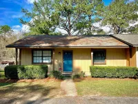 Peaceful 2 Bed, 1 Bath located in midtown, 5 miles from Stadium.