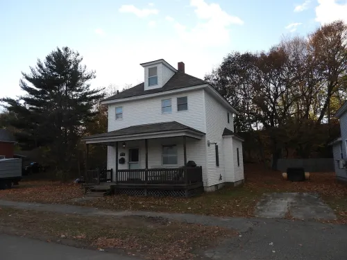 Close to trails! Cozy home base for your snowmobile adventures.