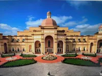 Jimmy's Jewel-No Stairs! Relaxing & Chic Retreat 3 BDRM 2 BA Close to the Strip