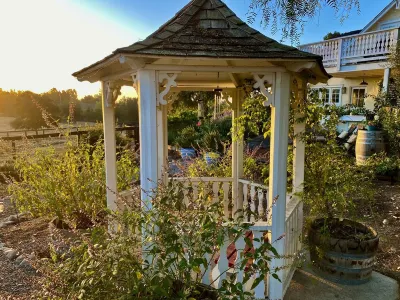 Anavo Farm's Stylish Sheep Retreat El Capitán State Beach 주변 호텔
